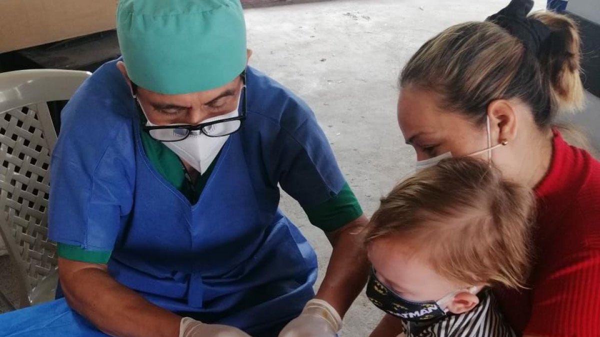 En el sector de Paquisha, en el norte de Guayaquil, una brigada de médicos atendió a menores.