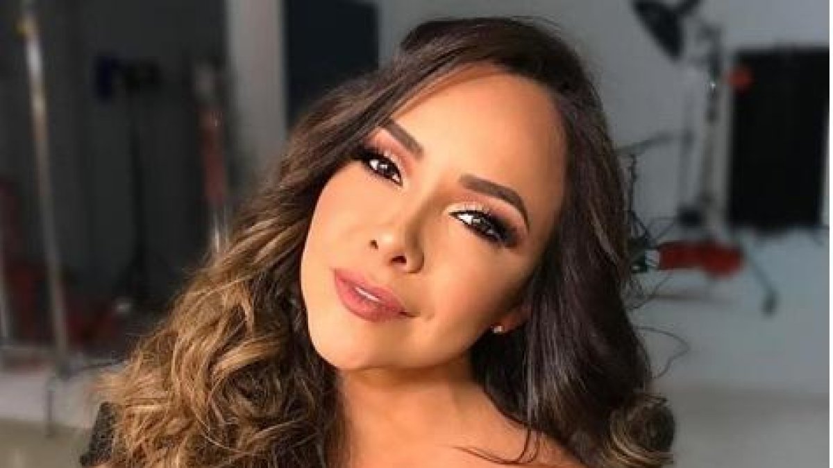 Adriana Sánchez publicó varias fotos en memoria de su mamá ya abuelita. Sus seguidores le envían mensajes de apoyo.