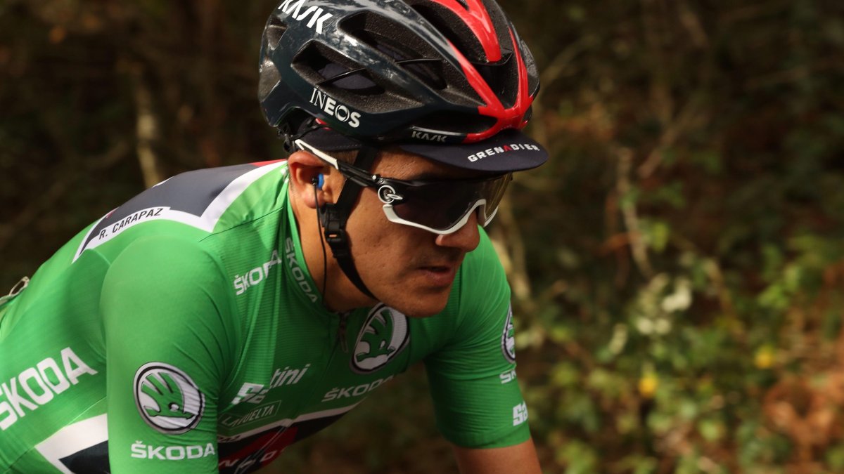 El ecuatoriano soportó las adversas condiciones climáticas de la etapa de hoy para mantenerse segundo.