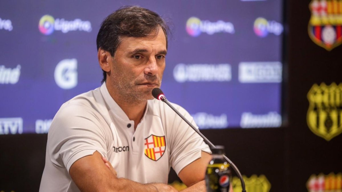 Fabián Bustos se lamenta que no pudo ganar ante Orense.