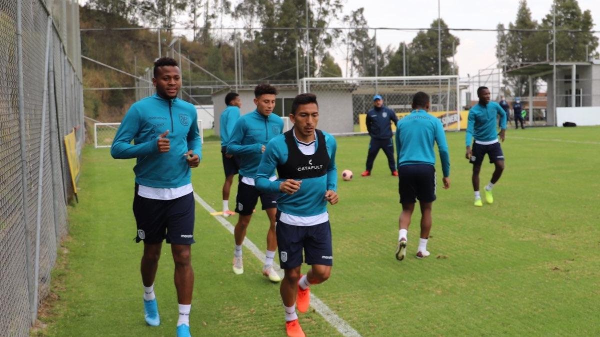 Michael Estrada (i), Ángel Mena (d) y Joao Rojas (c) en su trabajo en la tricolor.