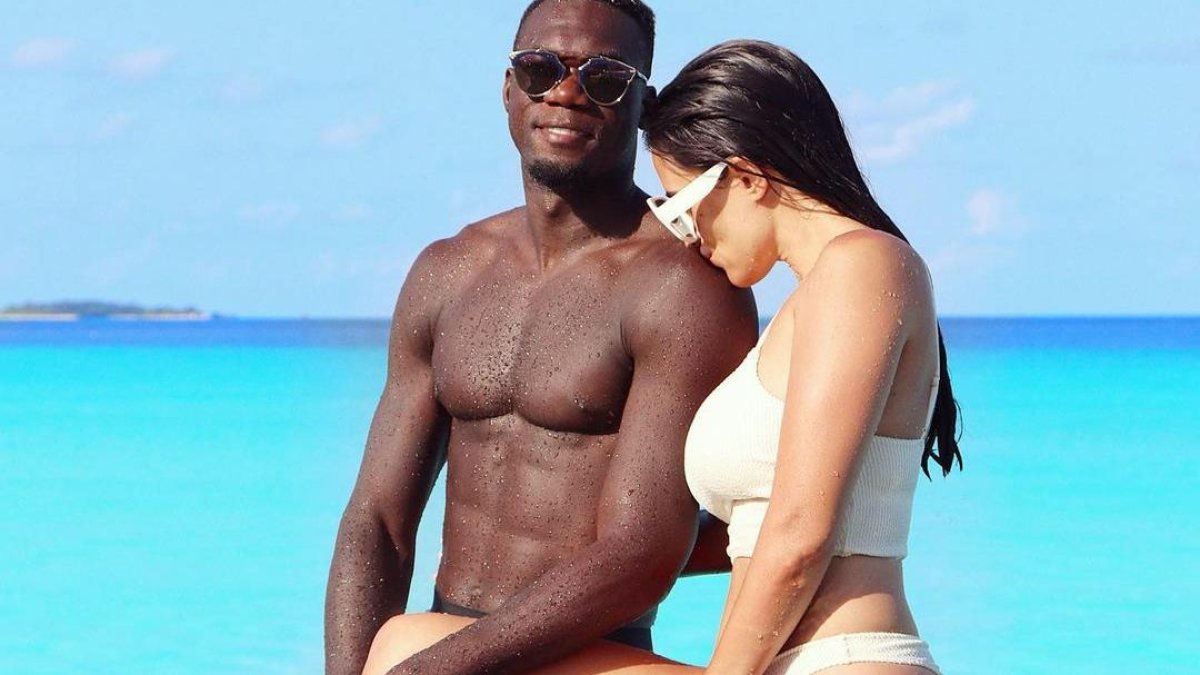 Felipe Caicedo y su guapa esposa la española María García.