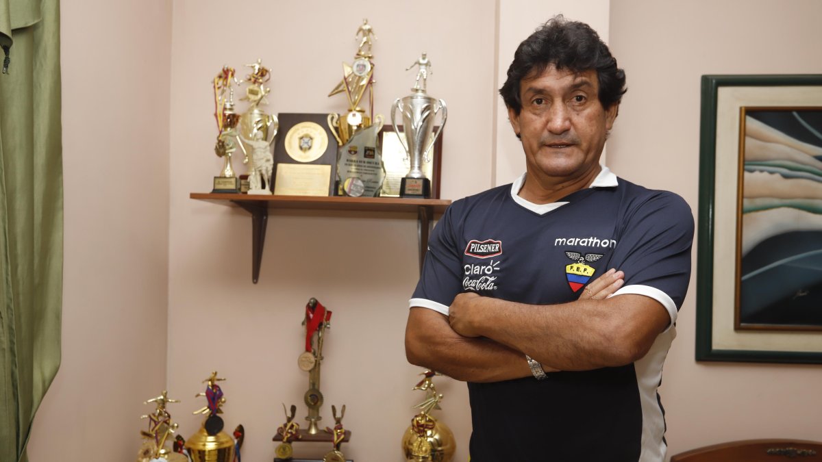 Julio César Rosero, fue jugador de varios equipos del país y entrenador y asistente técnico de la Tricolor.