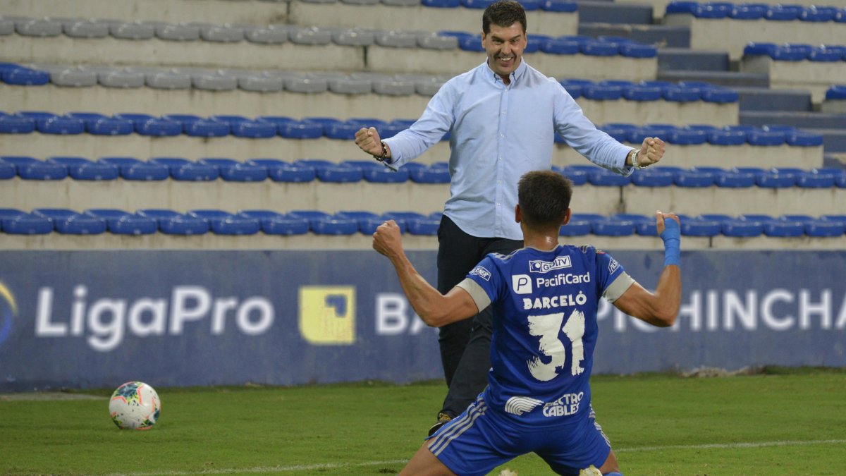 El estratega de Emelec, Ismael Rescalvo, ha recuperado la felicidad.