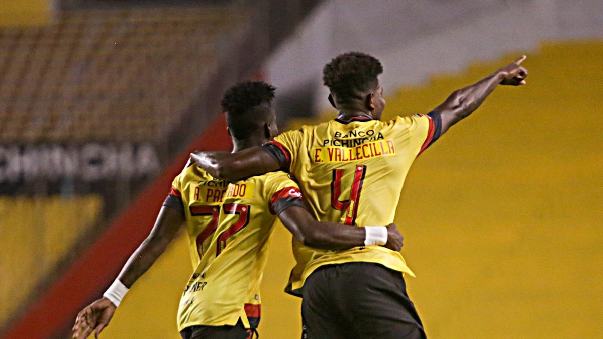 Preciado y Gustavo Vallecilla que festejaba el primer gol con Barcelona.