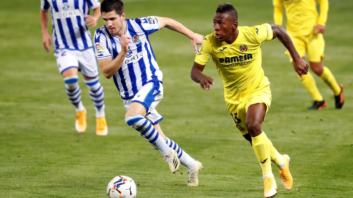 El Villarreal, donde milita Pervis Estupiñán (d), ocupa el tercer puesto en la tabla de posiciones de la liga española.