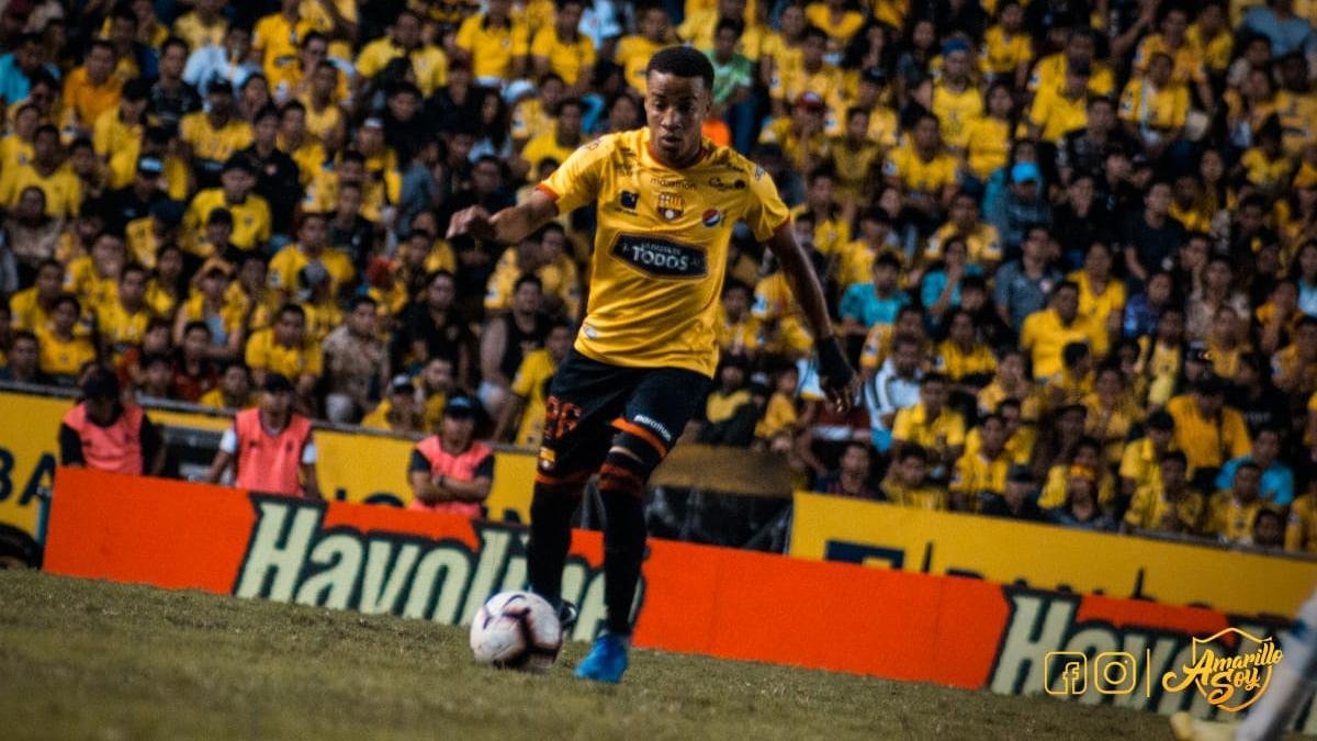 Byron Castillo es uno de los jugadores clave en el once de Fabián Bustos.