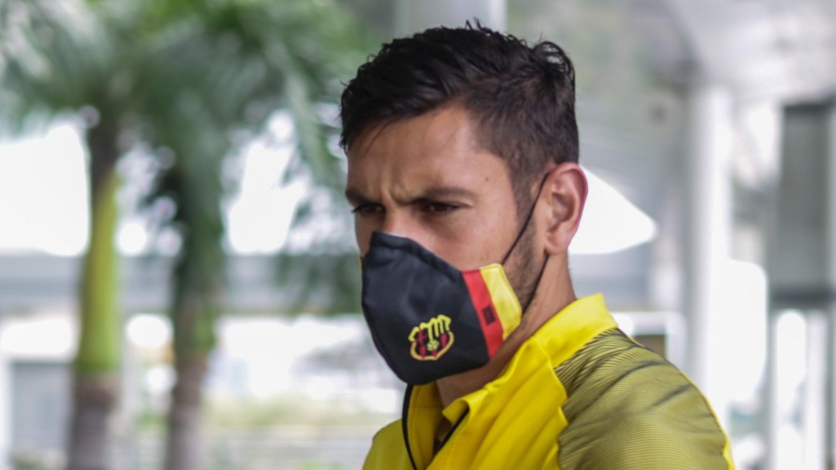 Bruno Piñatares en su viaje a Quito para enfrentar a Aucas.