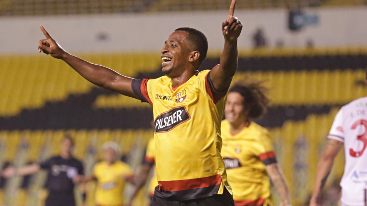 Nixon Molina puso el primer gol de los amarillos.