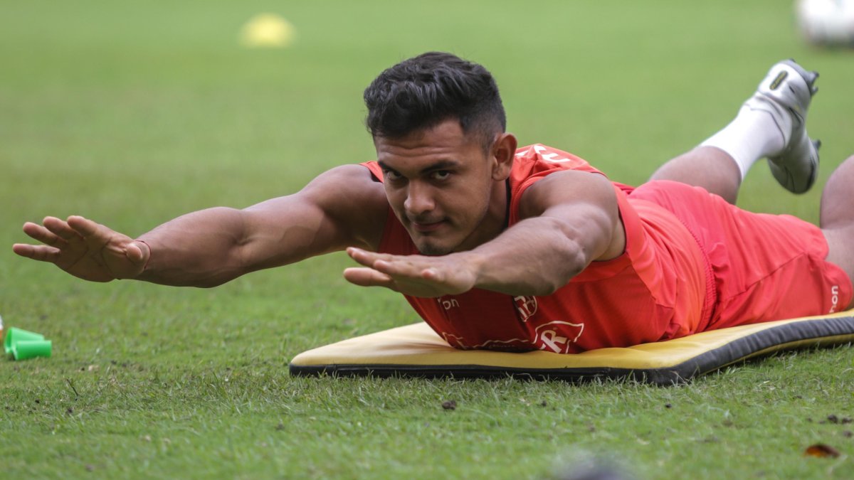 Quédate con quien te mire... como Christian Colman mira al arco contrario.