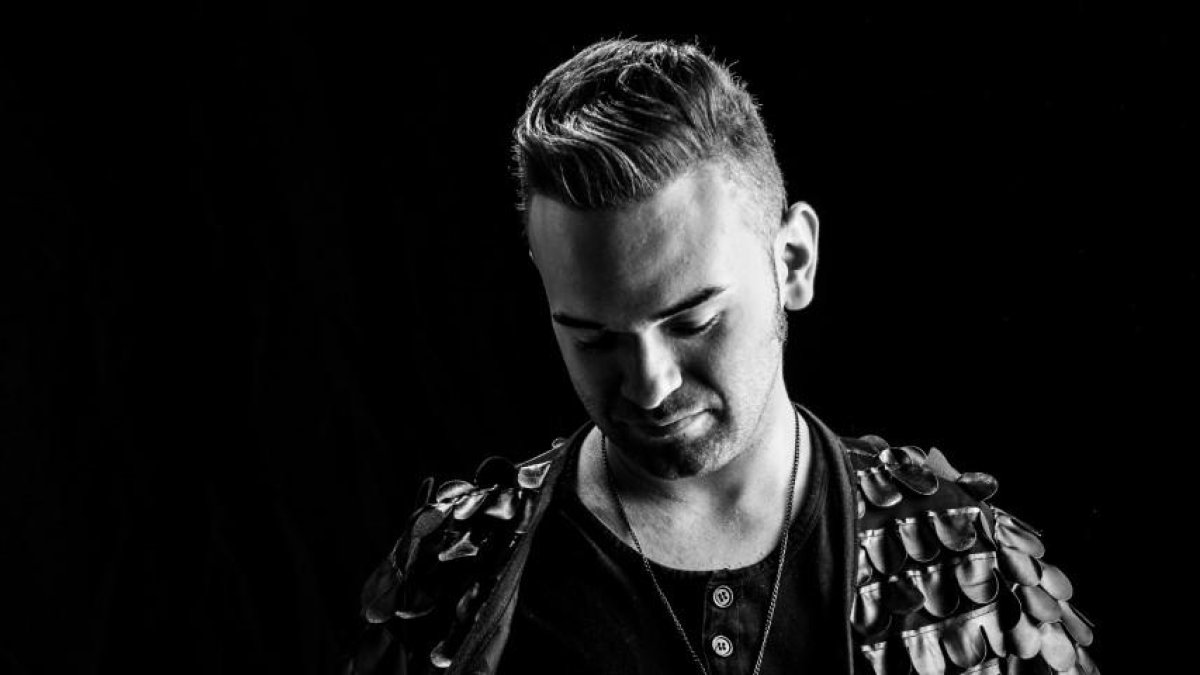 Alec Mora estrena su nueva canción Se acabó.