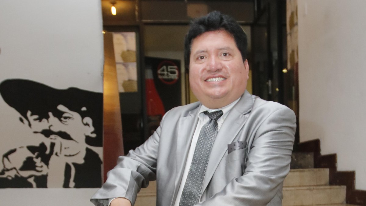 Godoy comenzó en el mundo de la música desde que era pequeño, ya que es su gran pasión