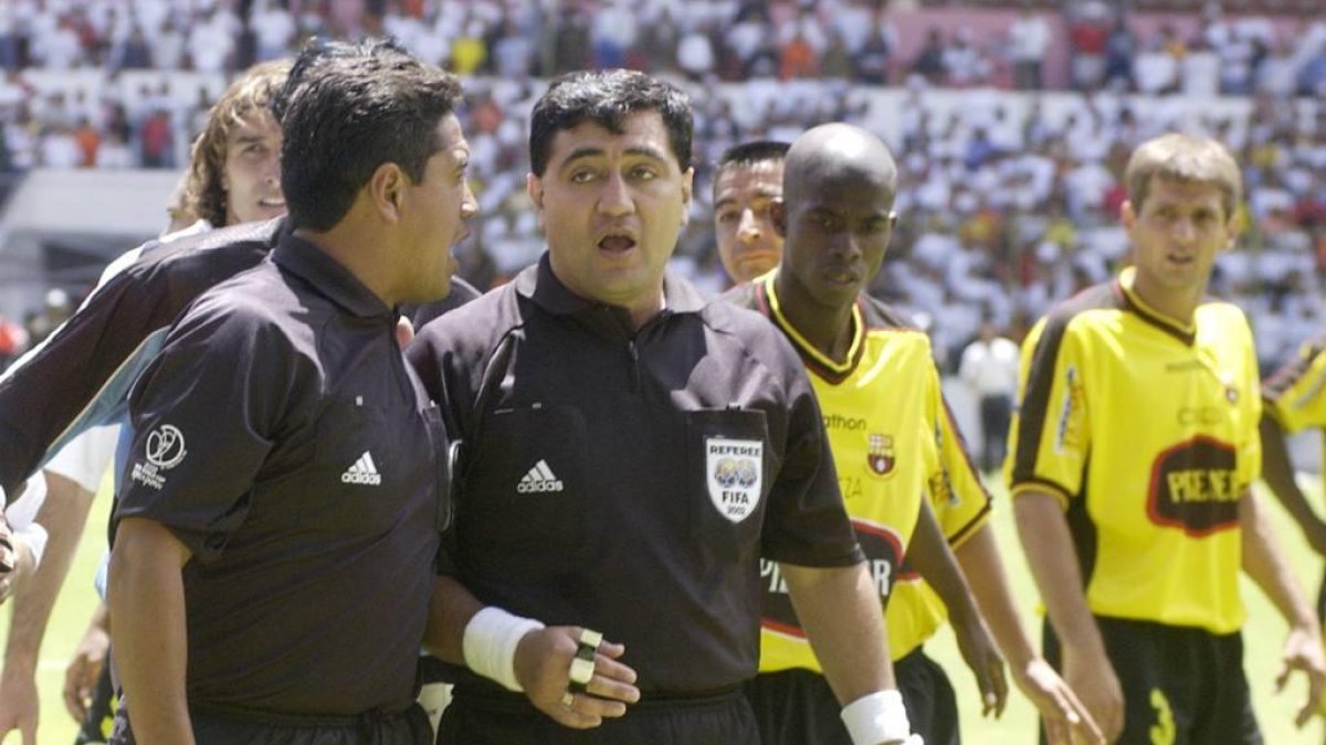 (8/09/2002) En la fecha 13 de la segunda etapa, los azucenas remontaron un 3-2 (4-3) a los toreros en los 12 minutos que adicionó el árbitro Byron Moreno.