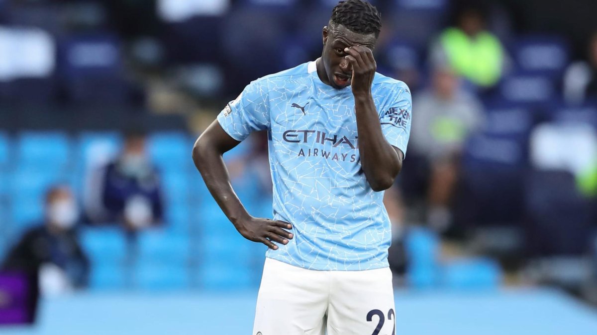 El defensor del Manchester City pidió disculpas por su comportamiento.