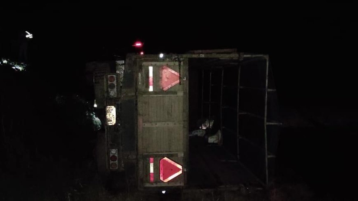 Leonardo David Toalombo perdió el control de su carro y se volcó.