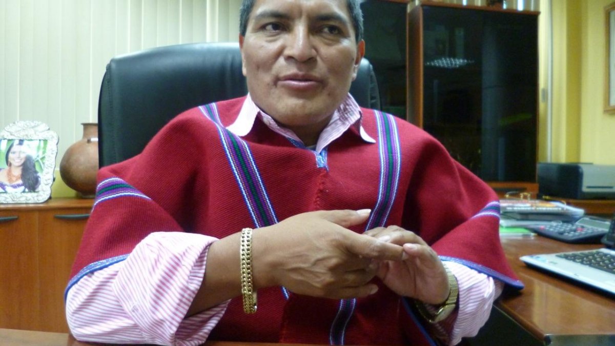 Luis Alfonso Chango presidente del Mushuc Runa que no quiere las luminarias del estadio de Barcelona.