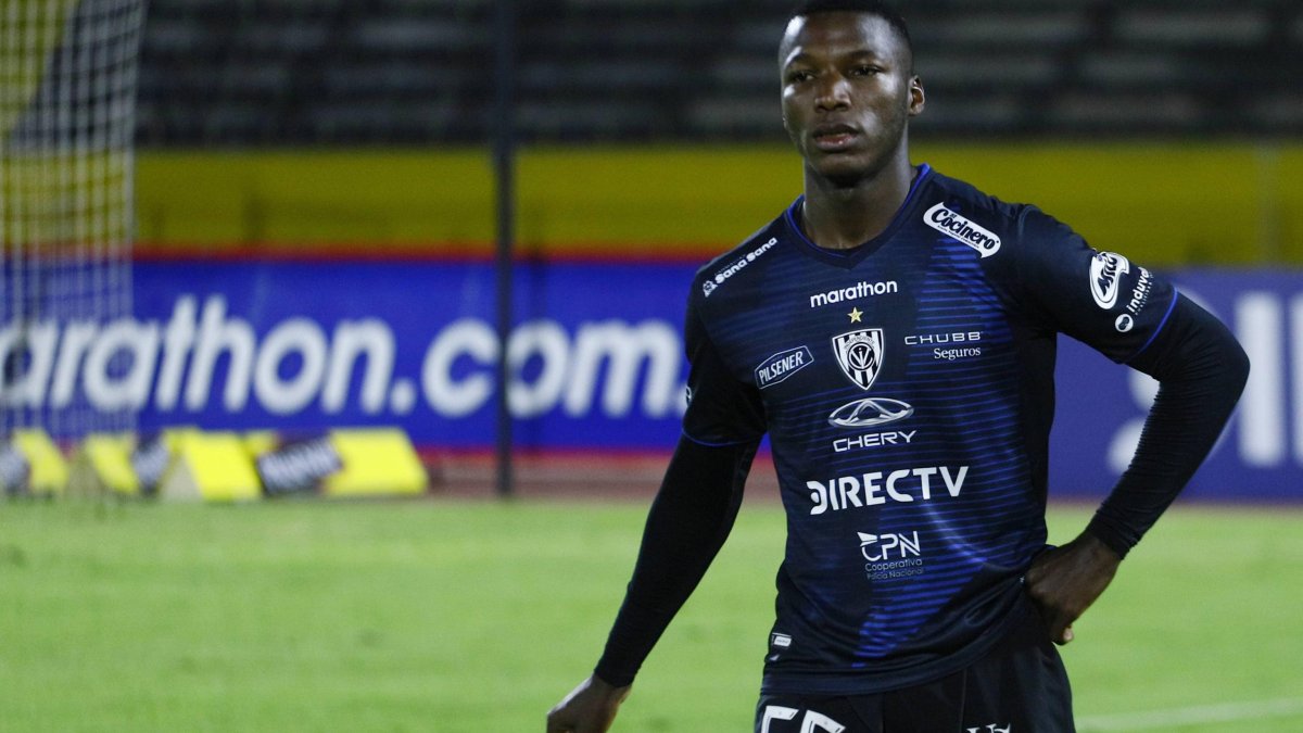 El joven volante Moisés Caicedo en poco tiempo se convirtió en titular fijo en Independiente del Valle y en la Tricolor.