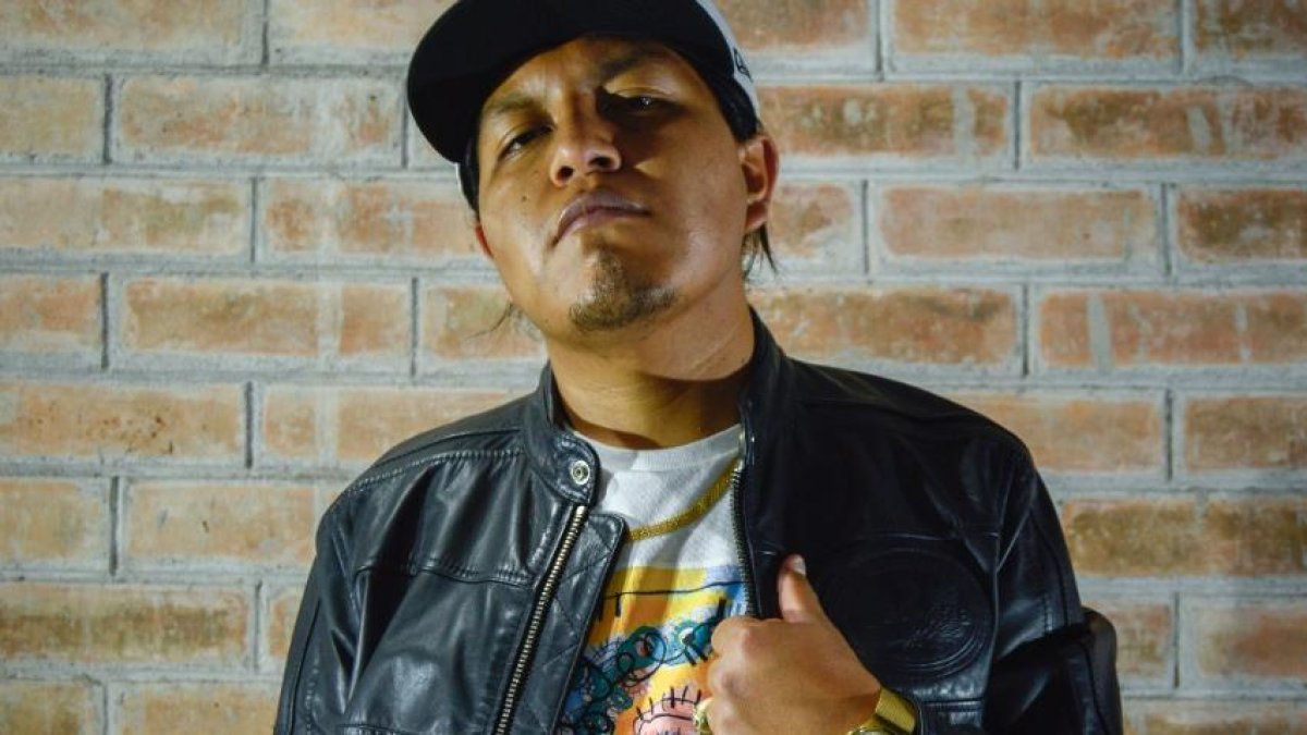 Big Lee, nació en Otavalo y ha ganado varios premios por su voz. Al momento produce el disco,