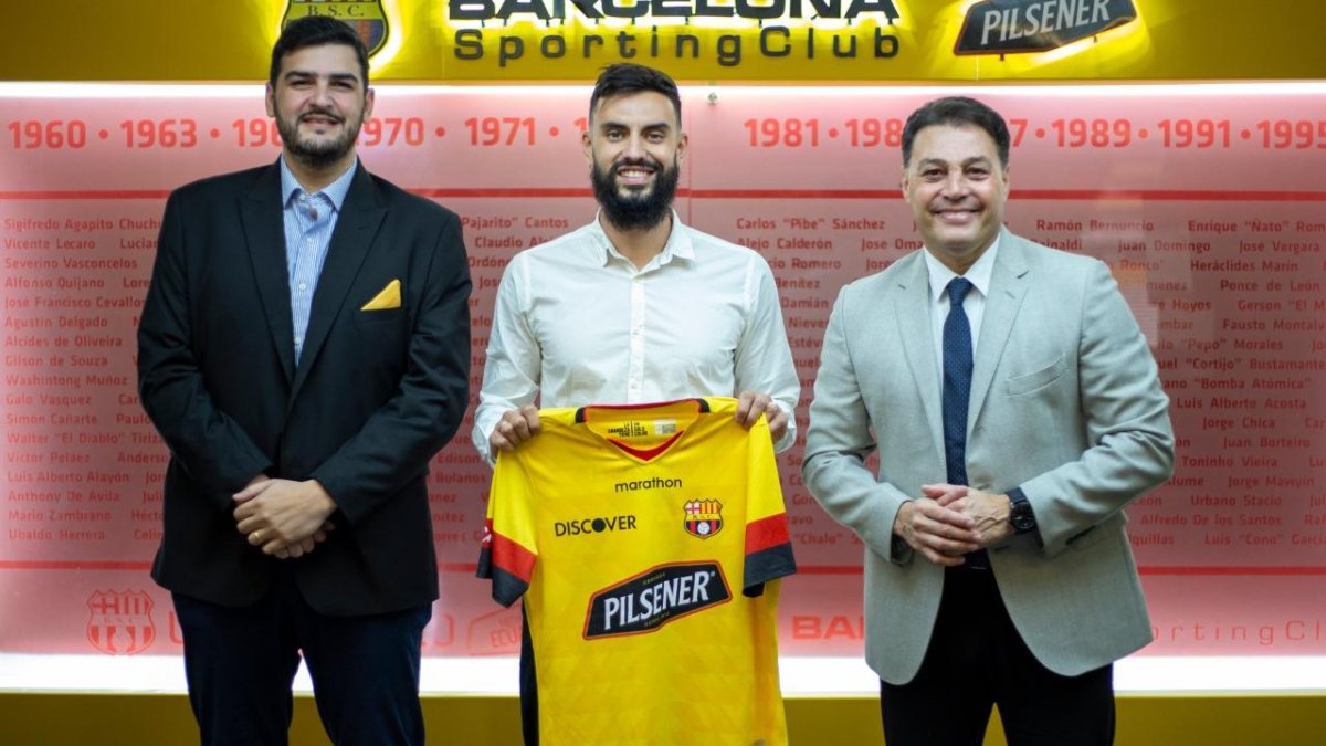 Carlos Garcés delantero ecuatoriano que hizo 9 goles con Delfín 2020.