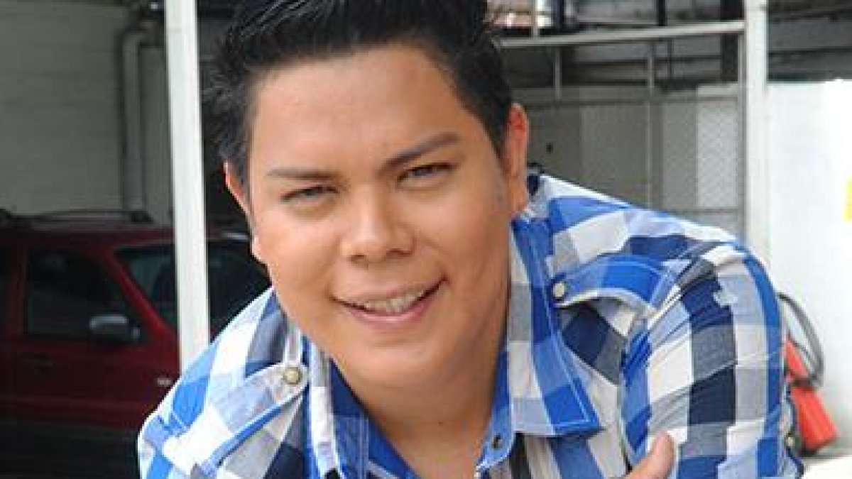 Christian Albán está en terapia por 20 días  para recuperar la movilidad de sus piernas. El presentador de farándula va mejorando poco a poco