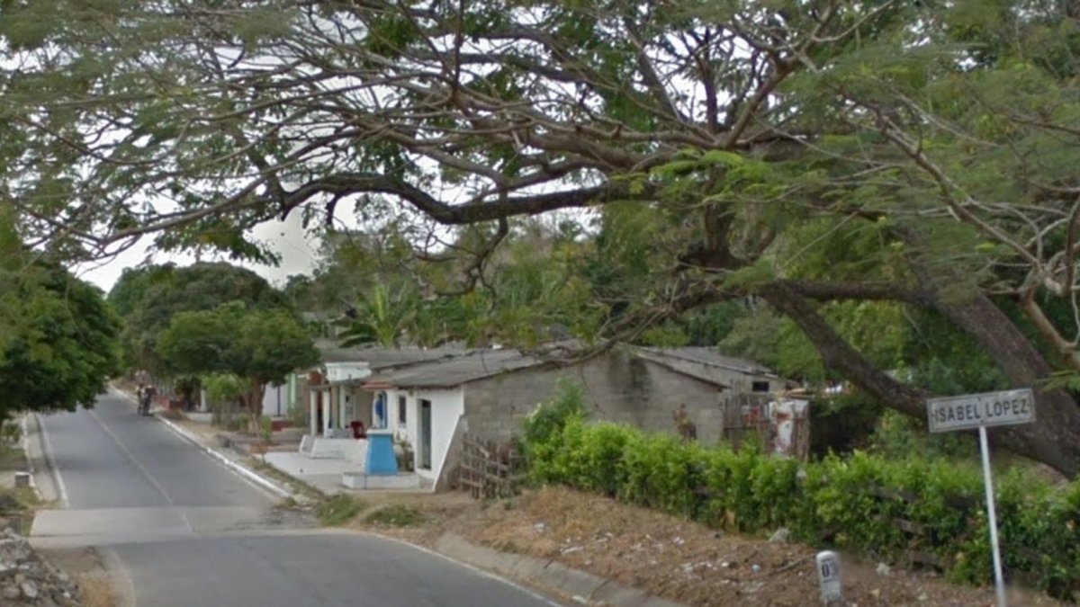 Entrada al poblado donde los fanáticos se encerraron en una casa.