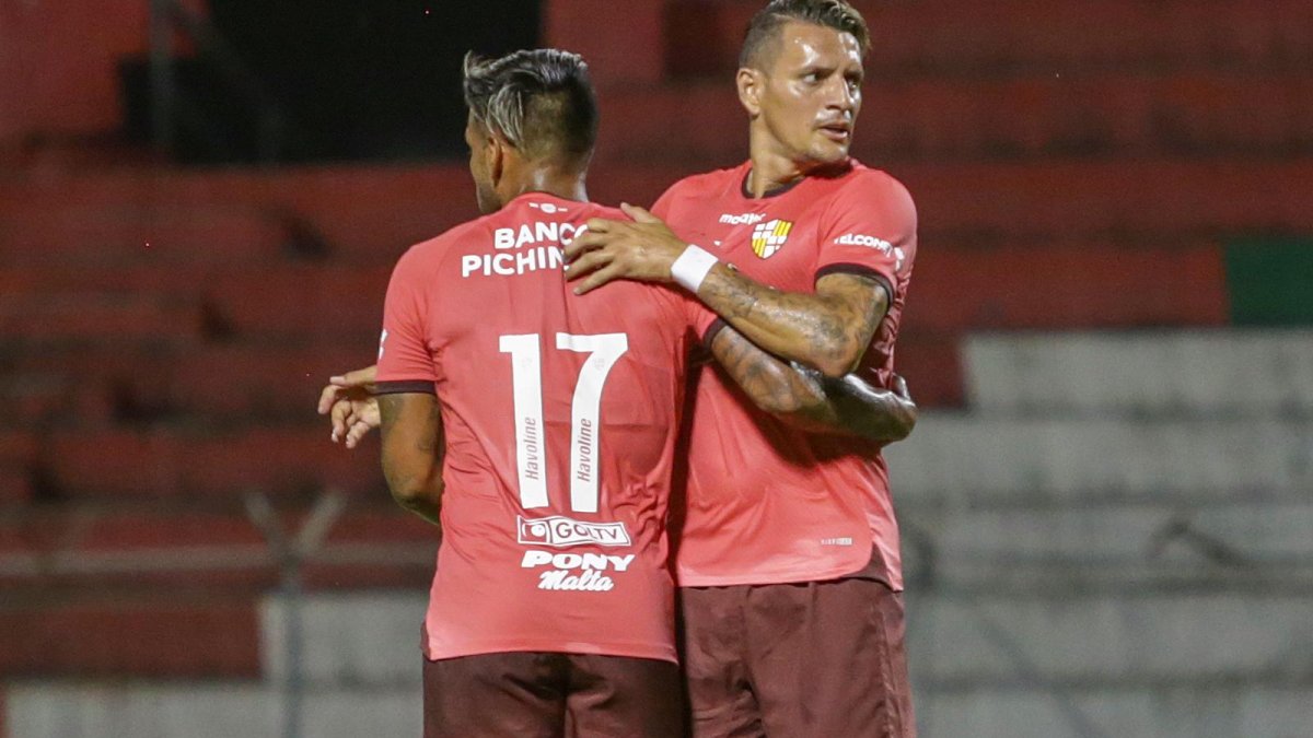 Debutantes, Sergio López y Carlos Garcés, el delantero se bautizo con gol.