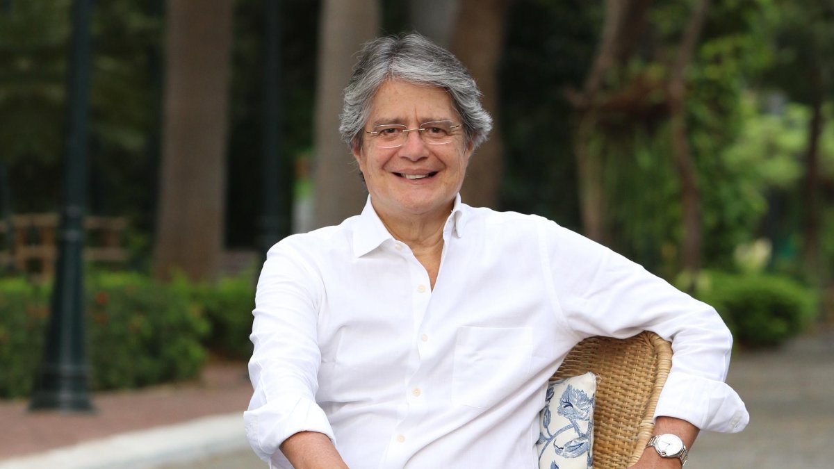 Guillermo Lasso busca la presidencia con el Movimiento CREO.