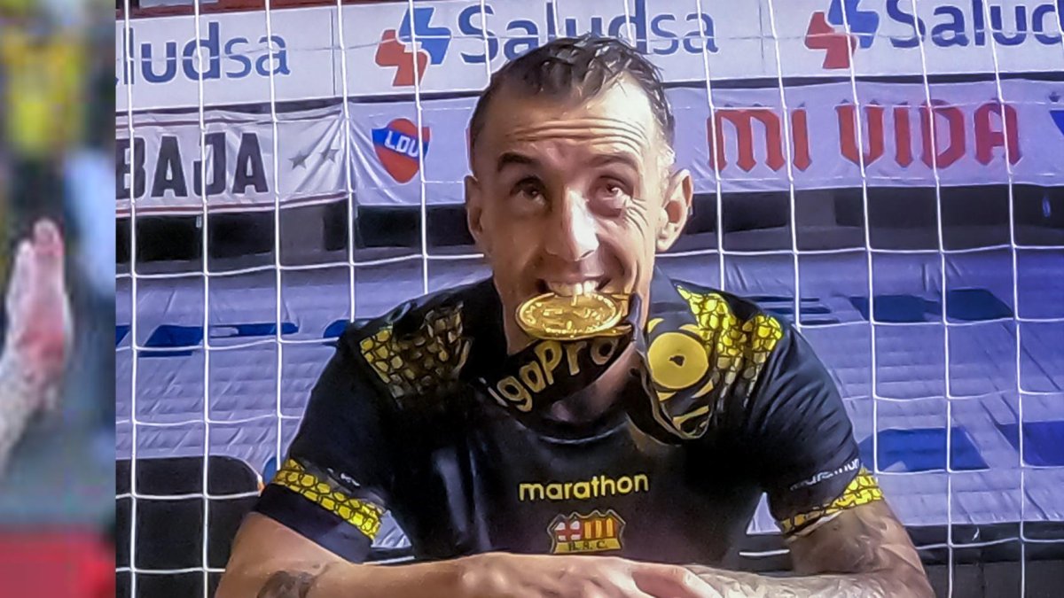 La misma medalla que recibió Damián Díaz del Barcelona, ahora LigaPro la está vendiendo.