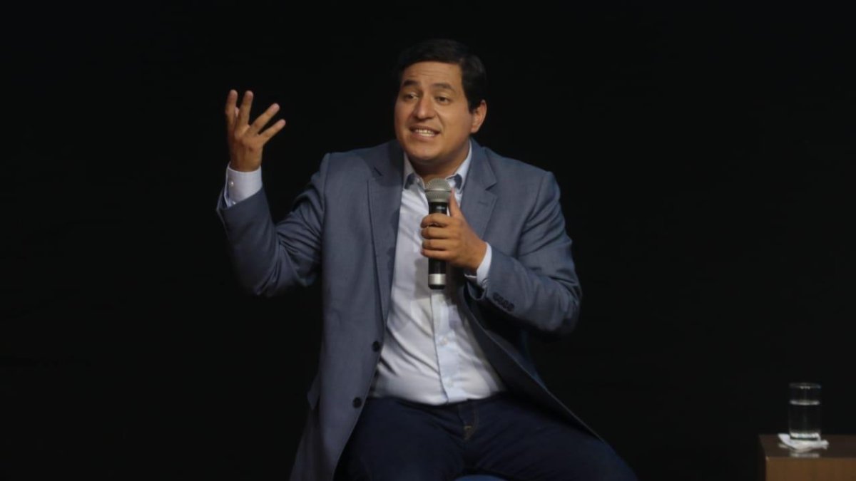 Andrés Arauz espera con optimismo los resultados.