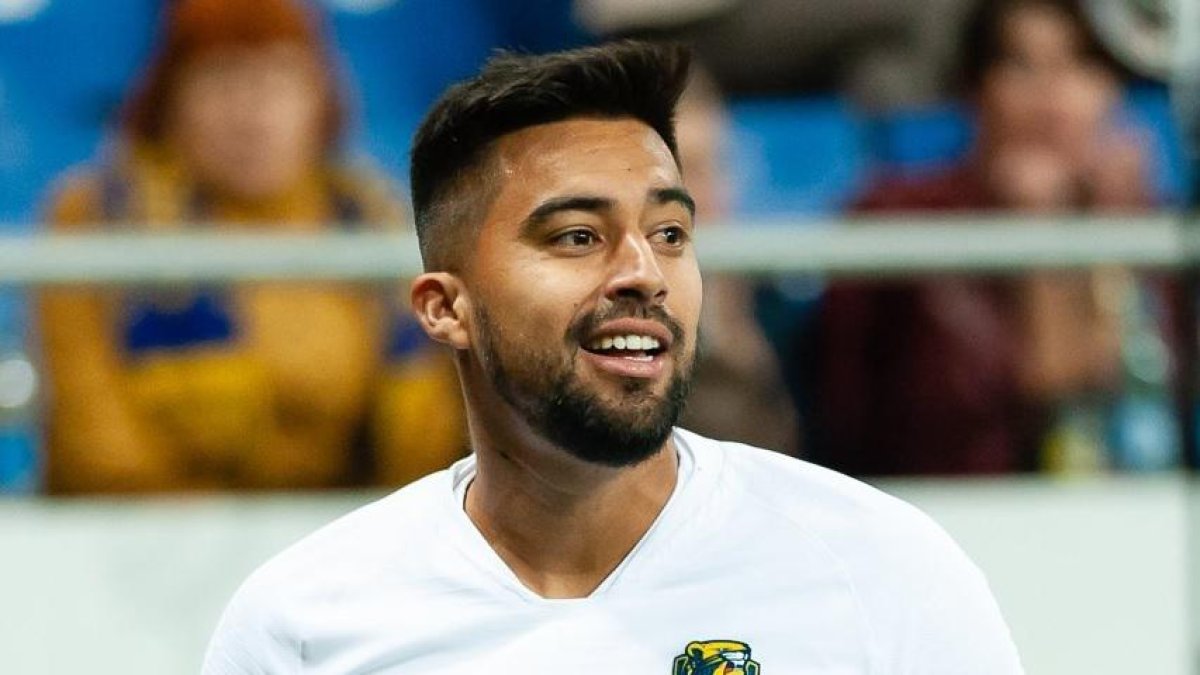 El jugador de fútbol acudió al velorio y sepelio del animador.