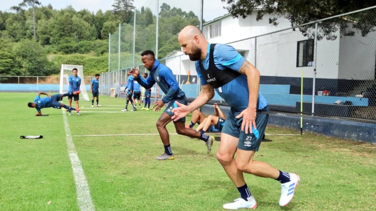 El Trencito ha realizado una pretemporada enfocada en su debut en la Libertadores. Juan Manuel Tévez (d) es una de sus cartas de gol.