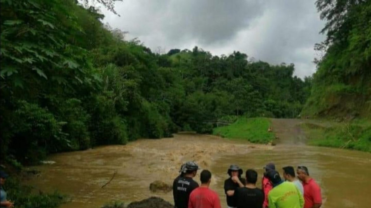 Los deudos trasladaron el cadáver hasta la comunidad Nuevo Bachillero para cumplir con las honras fúnebres y darle el último adiós.