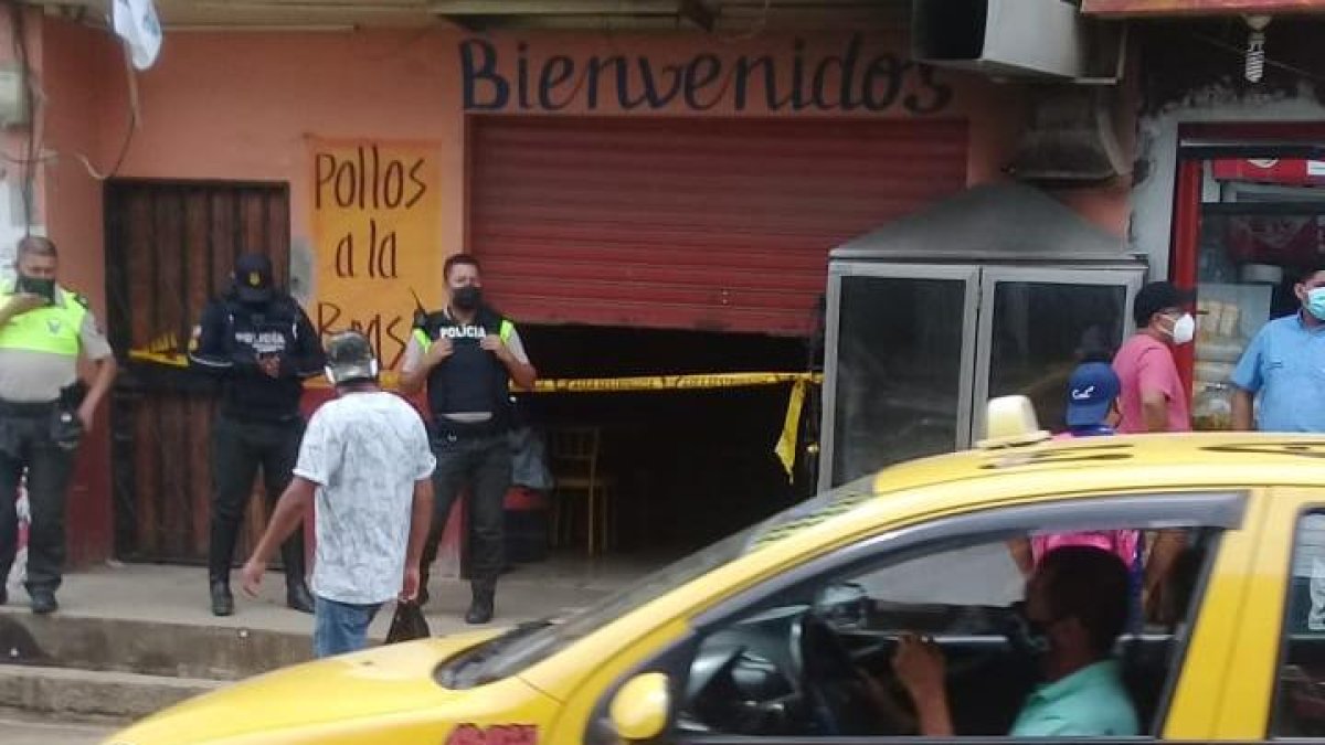 Ayer, en un asadero del cantón Montecristi, provincia de Manabí, una persona fue baleada.