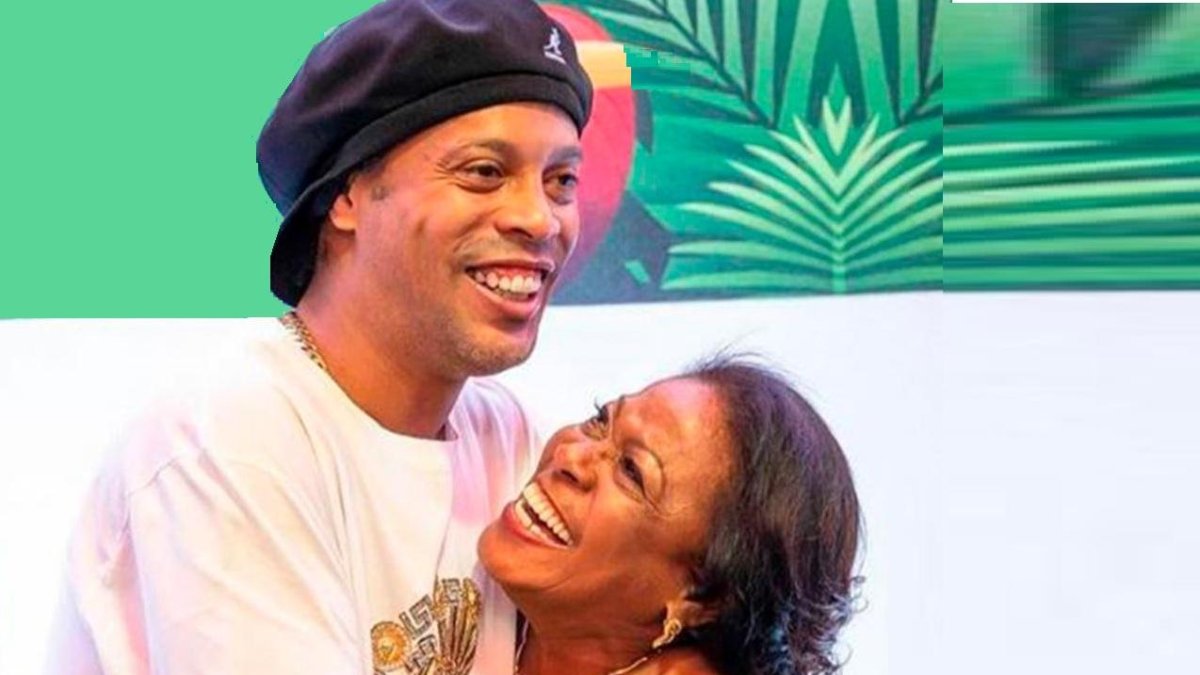 Ronaldinho anda por todos lados con su madre