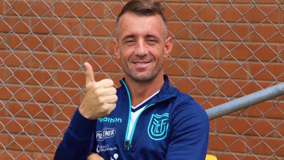 Damián Díaz cumple con su primera convocatoria en la Tri.