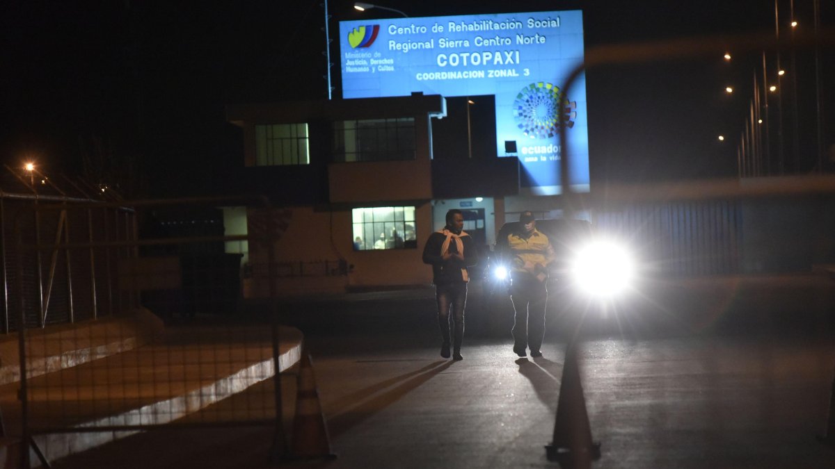 La madrugada de ayer llegaron los refuerzos de unidades policiales especiales.
