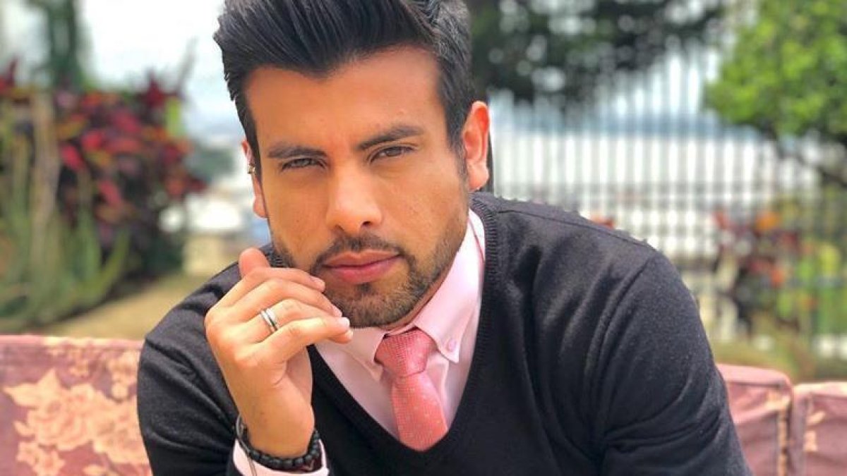 Efraín mantenía una relación amorosa con su compañera Alejandra  Jaramillo, con quien tenía planes de matrimonio.