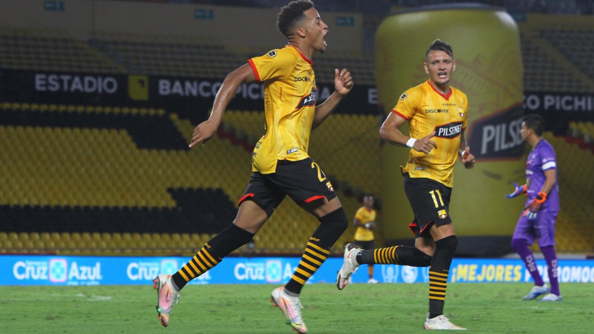 Byron Castillo está en el ojo de la tormenta.