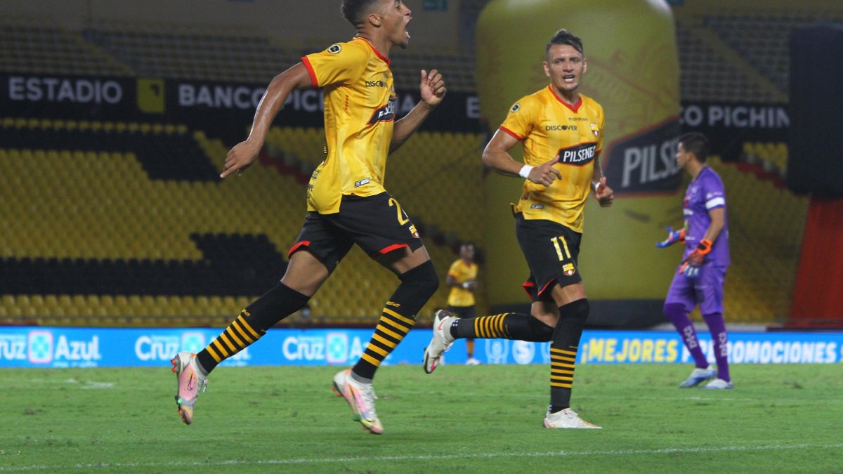 Byron Castillo estuvo bien en el segundo partido y hasta hizo un gol.