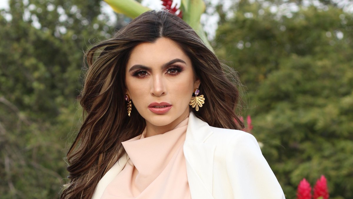 Es una apasionada por la actuación y los negocios. Creó su línea de ropa, Loli Lolita, hace tres años.