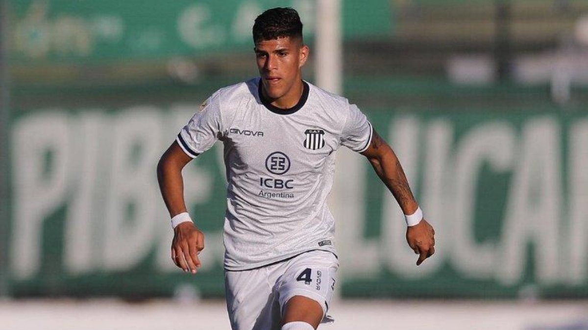 Piero HIncapié tiene 19 años y es defensa central de Talleres de Córdoba.