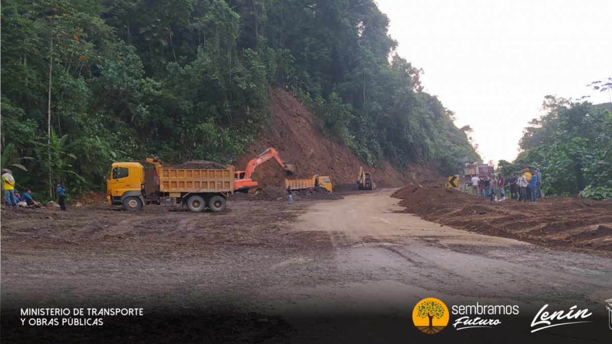 UNa serie de derrumbes provocaron hace 10 días la inhabilitación de la carreteras. Desde entonces se han realizado obras para devolverle la transitabilidad a esta carretera.  