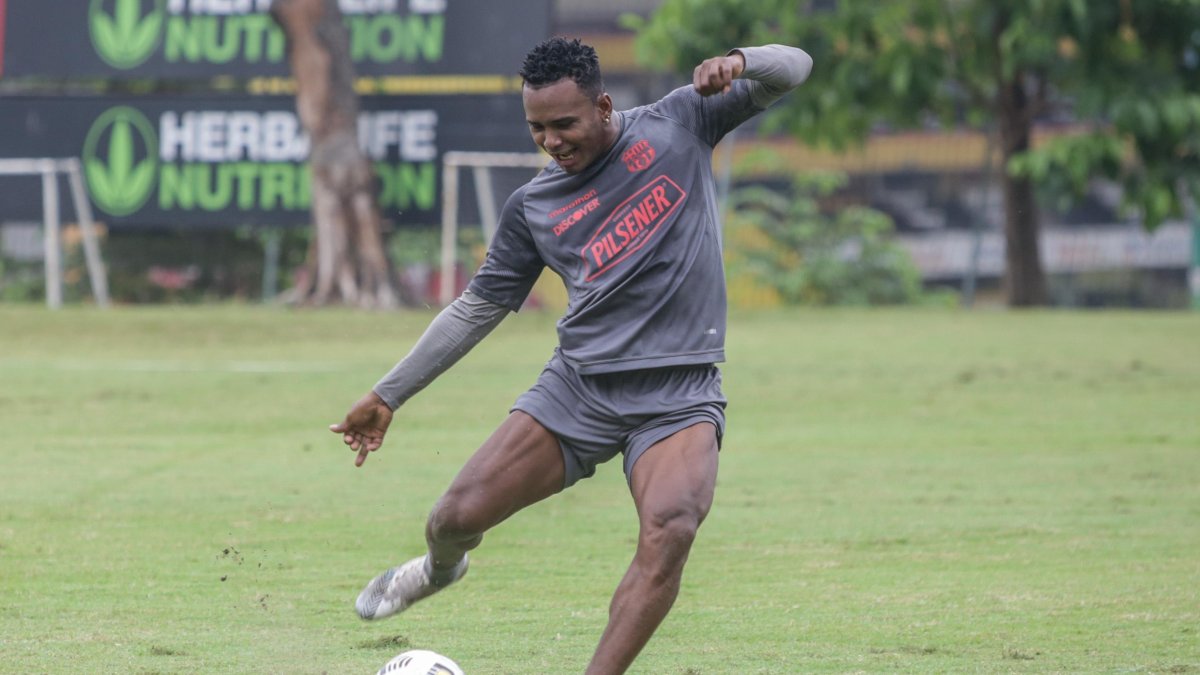 Pedro Pablo Velasco sufrió una rotura del talón de Aquiles de la pierda izquierda.