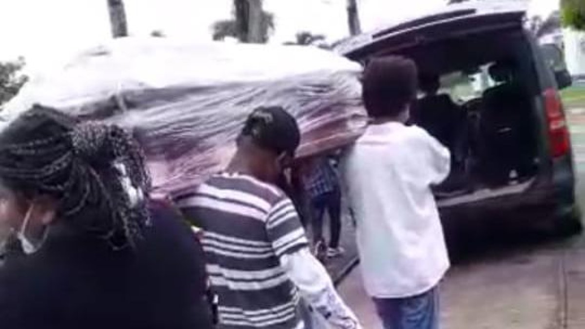 Poco después de que se reportara el fallecimiento, los familiares de la joven la sepultaron sin velarla.
