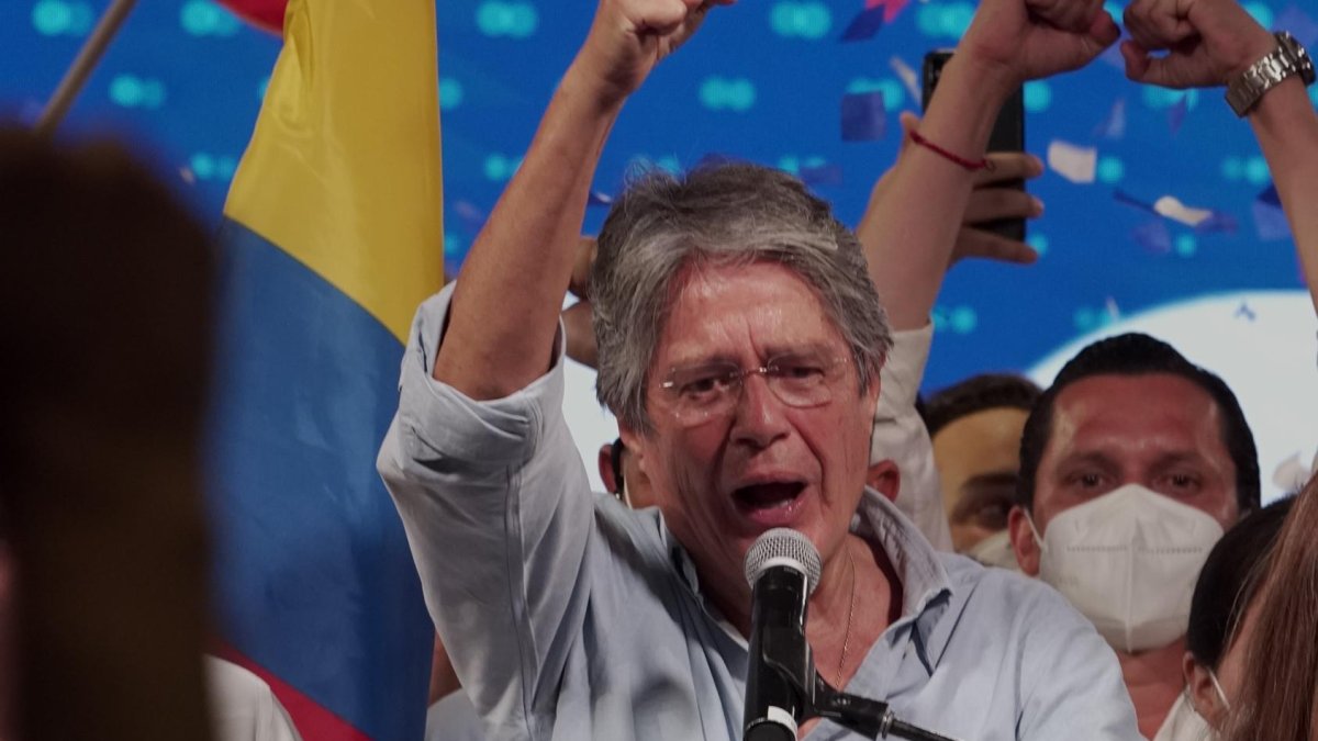 Guillermo Lasso agradeció a su familia y su equipo por su apoyo en las elecciones generales 2021.