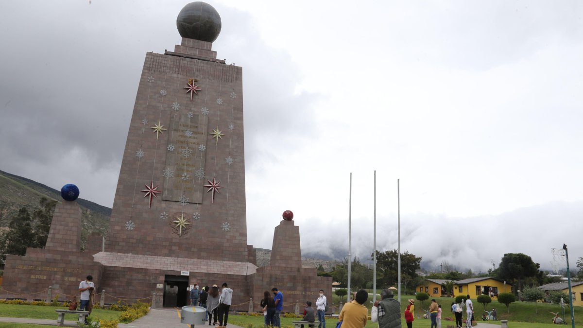 La mitad del mundo, uno de los atractivos turísticos que nos ofrece la capital.