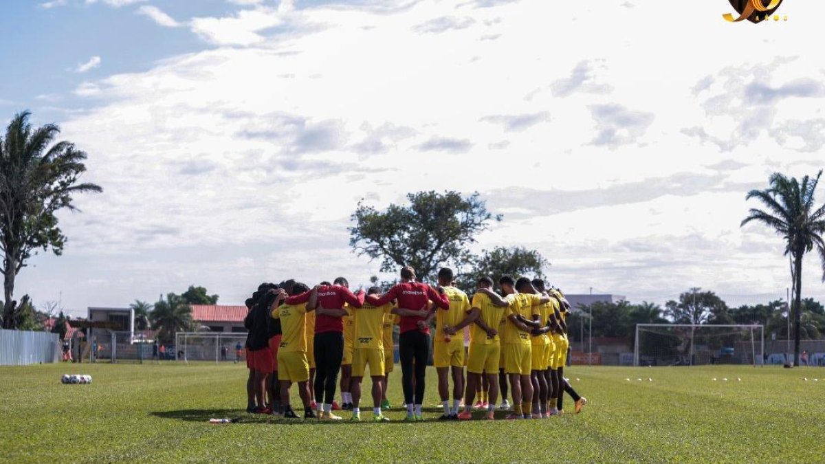 Una oración en Santa Cruz en la previa del entrenamientos de Barcelona.