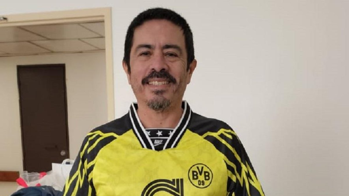 Patricio Cornejo momento que dejaba el hospital Teodoro Maldonado de Guayaquil.