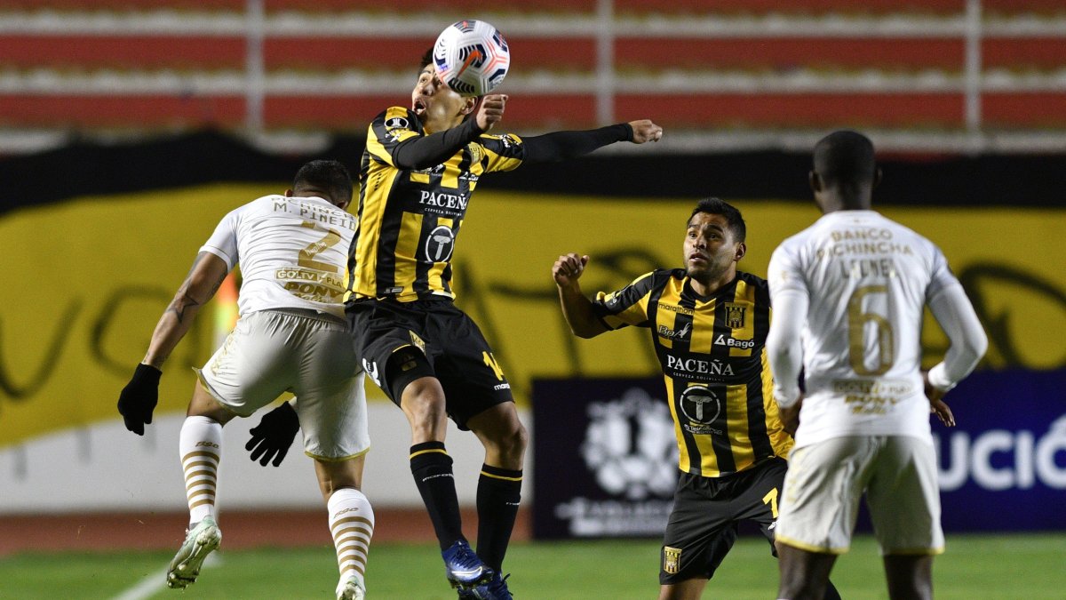 Barcelona jugando de blanco no la vio ante The Strongest.