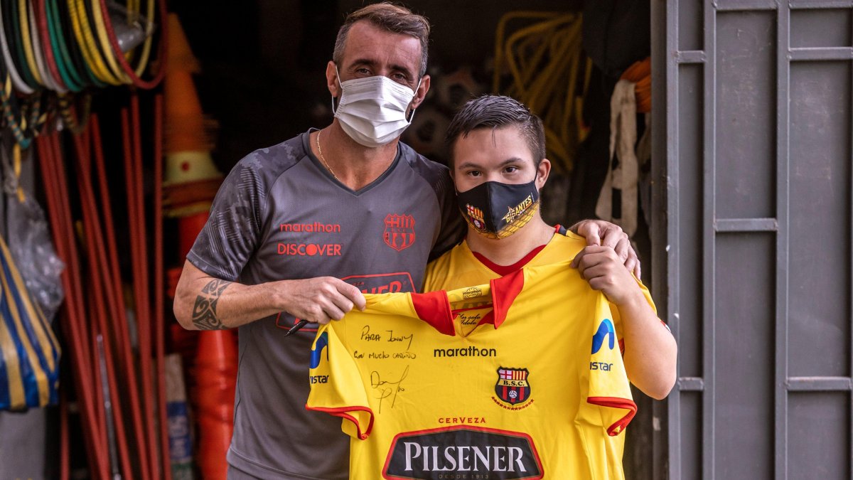 Damián Díaz y su nuevo amigo Jhonny.